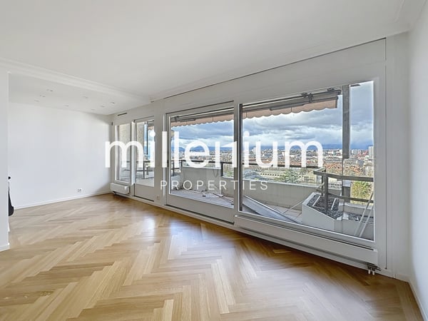 Grand appartement entièrement rénové à Champel 5