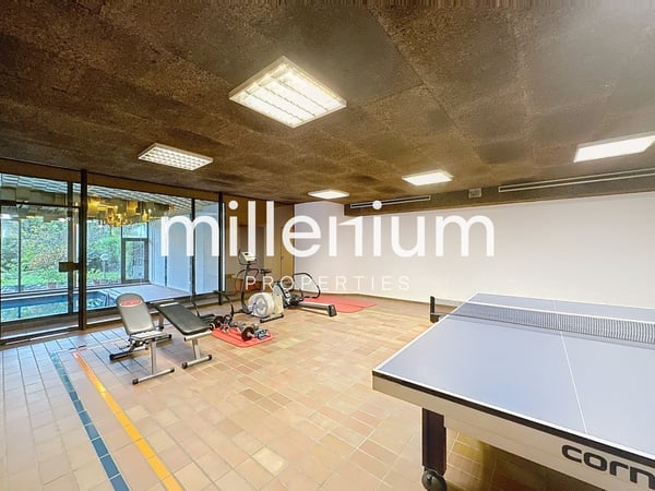 Grand appartement entièrement rénové à Champel 13