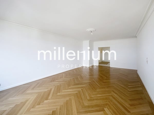 Grand appartement entièrement rénové à Champel 6