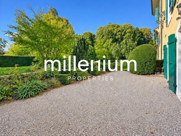 Appartement duplex de charme en rez-de-jardin au Château Barillet --Satigny