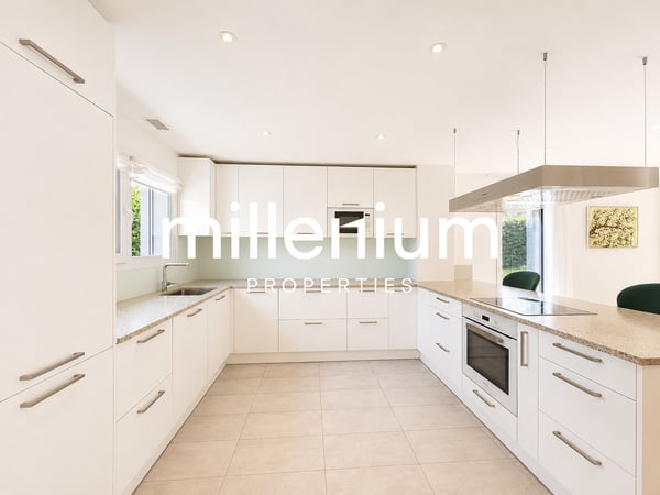 Maison moderne alliant confort et modernité à Chavannes-des-Bois 6