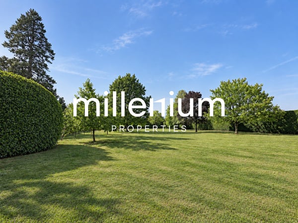 Exceptional 18th-Century Property with Indoor Swimming Pool, Wellness 13