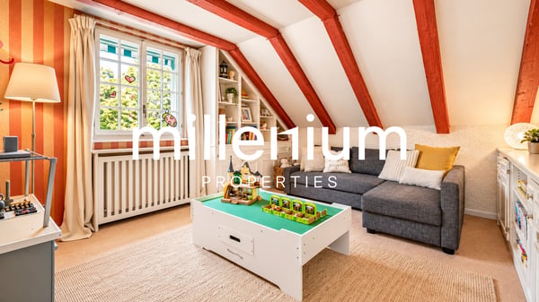 Maison de style classique avec piscine au coeur d'un magnifique jardin 13