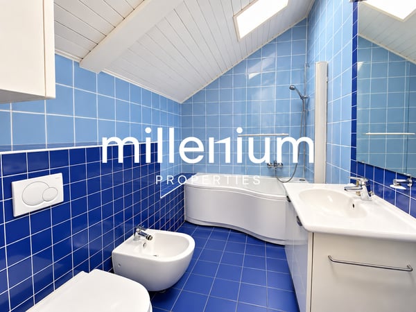 Maison contemporaine semi meublée avec jardin et studio indépendant 9