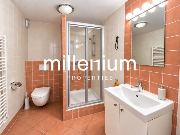 Maison contemporaine semi meublée avec jardin et studio indépendant 8
