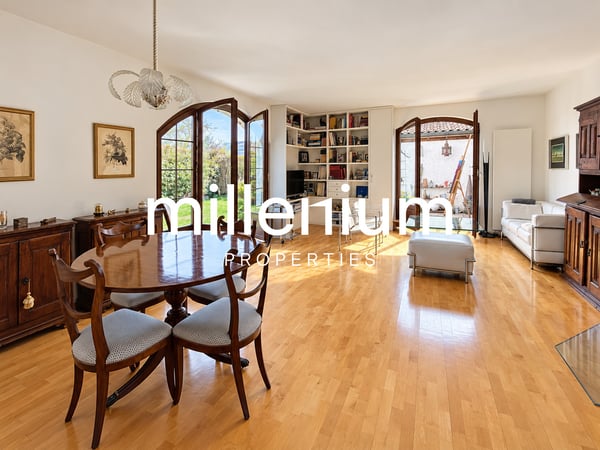 Maison contemporaine semi meublée avec jardin et studio indépendant 3