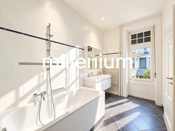 Appartement de prestige de 8P proche Eglise Russe 11