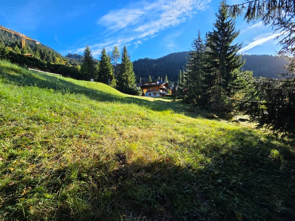 Parcelle constructible de 2044 m2 - Domaine de la Résidence 5