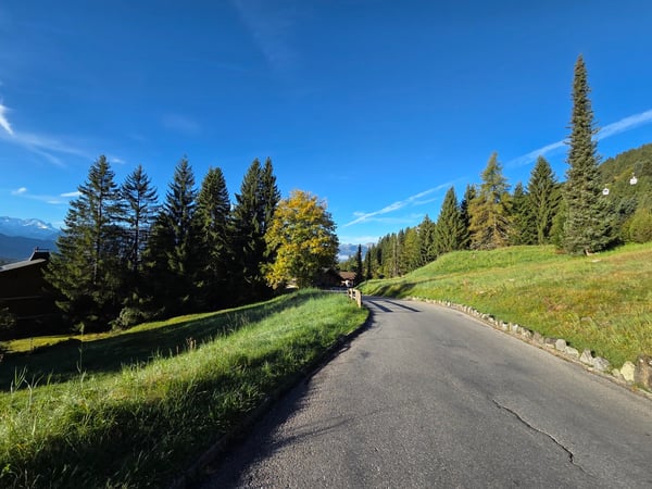 Parcelle constructible de 2044 m2 - Domaine de la Résidence 12