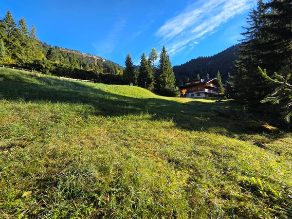 Parcelle constructible de 2044 m2 - Domaine de la Résidence 6