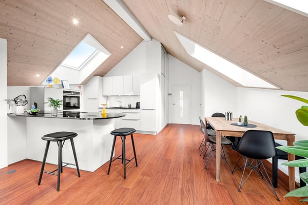 Deux appartements en PPE avec place d'amarrage et revenu locatif 4