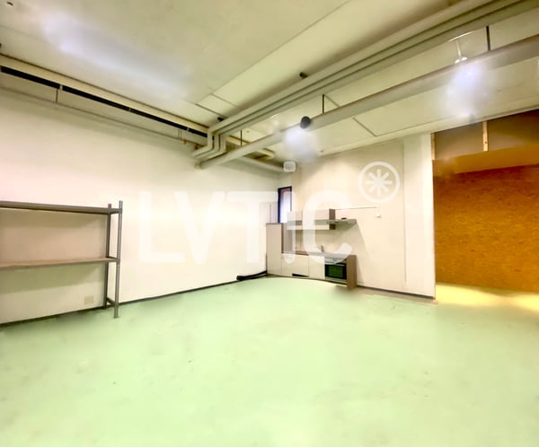 Atelier, dépôt, locaux de 480 m2 divisibles à louer à Ecublens 7