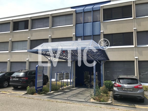 Atelier, dépôt, locaux de 480 m2 divisibles à louer à Ecublens 1