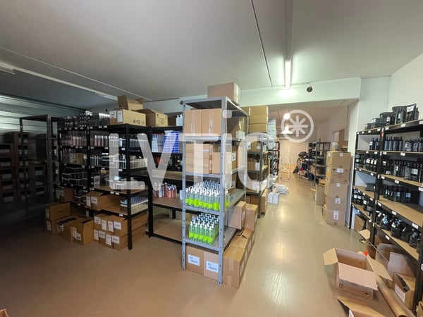 Bureaux, atelier, labo, dépôt de 390 m2 à louer à Nyon 8