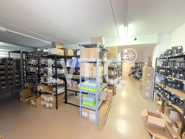 Bureaux, atelier, labo, dépôt de 390 m2 à louer à Nyon 6