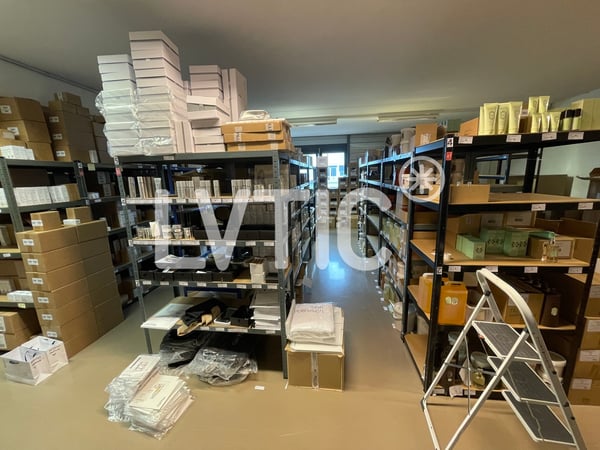 Bureaux, atelier, labo, dépôt de 390 m2 à louer à Nyon 9