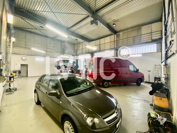 Gemischtes Industrie- und Wohngebäude mit 2020 m2 zum Verkauf Bösingen 1