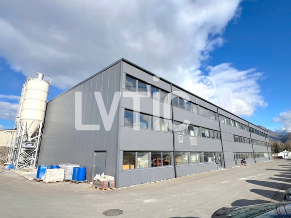 Halle industrielle de 2300 m2 sur parcelle de 4380 m2 à vendre à Aigle 11