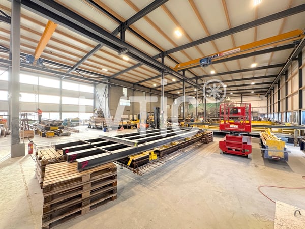 Halle industrielle de 2300 m2 sur parcelle de 4380 m2 à vendre à Aigle 6