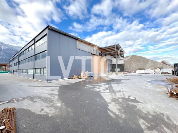 Halle industrielle de 2300 m2 sur parcelle de 4380 m2 à vendre à Aigle 3