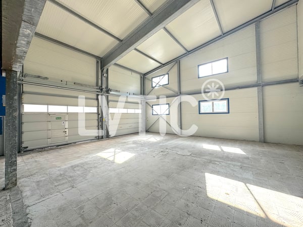 Halle de 2700 m2 sur une parcelle de 3000 m2 à vendre à Sierre 1