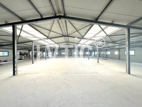 Halle de 2700 m2 sur une parcelle de 3000 m2 à vendre à Sierre 4