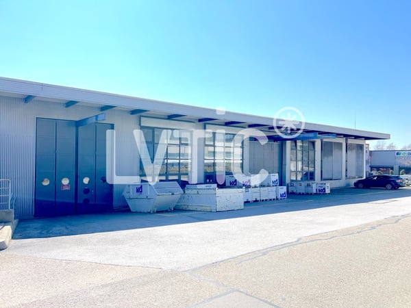 Halle industrielle, bureaux de 3600 m2 à louer proche Cortaillod 9