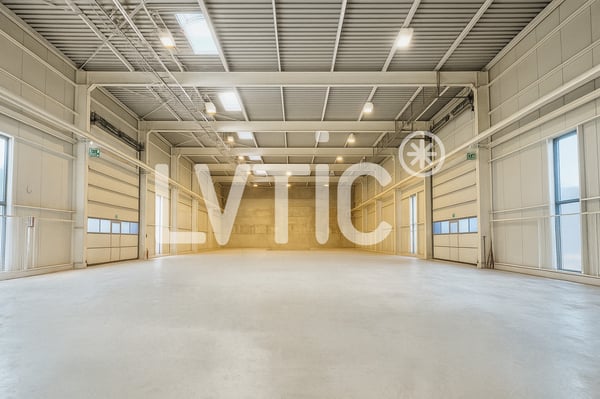 Showrooms, dépôts, locaux de 4280 m2 divisibles à louer à Yverdon 8