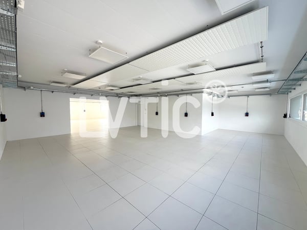 Bâtiment industriel, ateliers, bureaux de 3690 m2 à vendre à Collombey 9