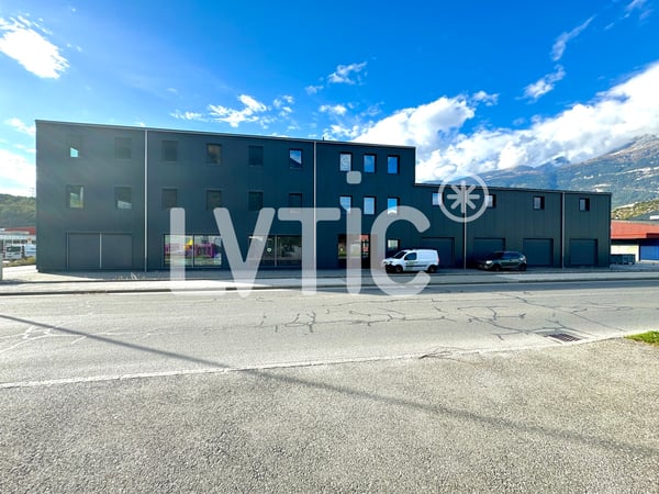 Bâtiment industriel de 1800 m2 sur parcelle de 1680 m2 à vendre Sierre 1