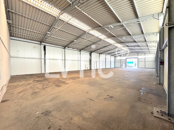 Dépôt, atelier de 600 m2 divisible dès 300 m2 à louer à St-Aubin 4