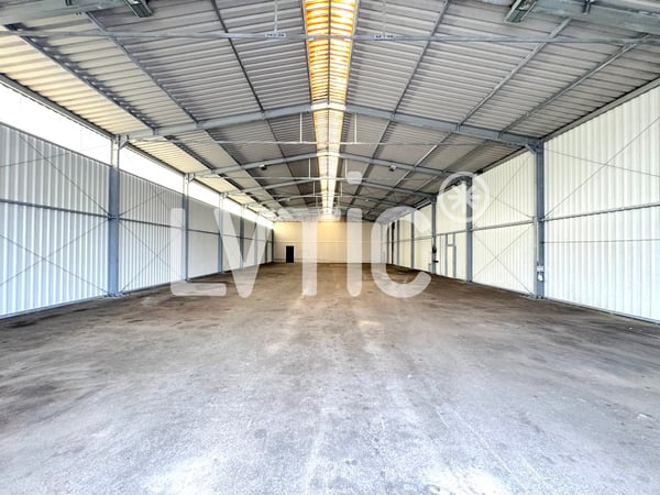 Dépôt, atelier de 600 m2 divisible dès 300 m2 à louer à St-Aubin 1