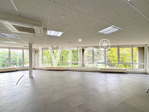Showroom, locaux, bureaux de 640 m2 à louer à Crissier 3