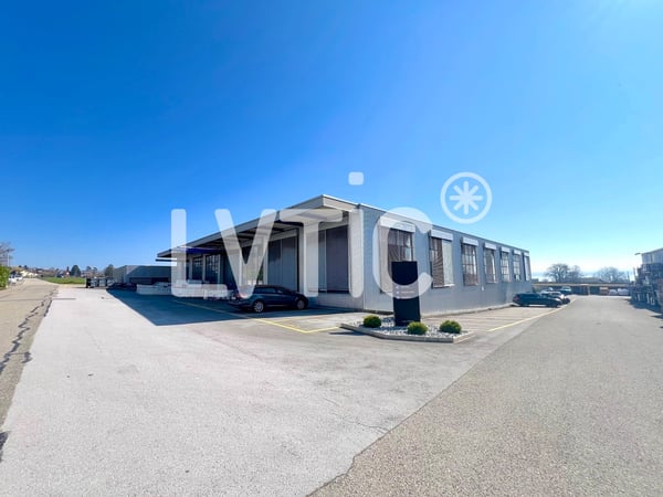 Halle, bureaux de 4420 m2 sur parcelle de 5000 m2 à vendre à Bevaix 4