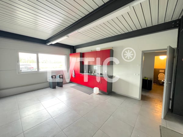 Halle industrielle, bureaux de 2600 m2 à louer proche Sion - Vetroz 13