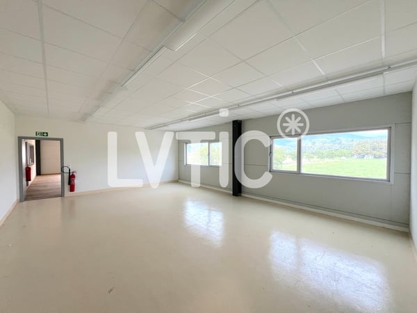 Halle industrielle, bureaux de 2600 m2 à louer proche Sion - Vetroz 12