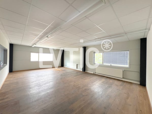 Halle industrielle, bureaux de 2600 m2 à louer proche Sion - Vetroz 10