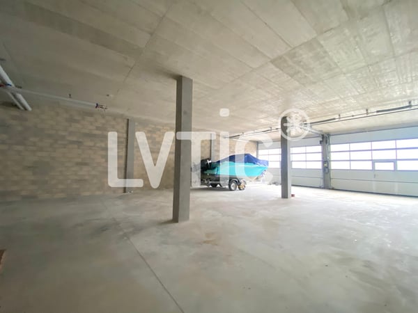 Atelier, dépôt, bureaux de 480 m2 à louer à Yverdon 2