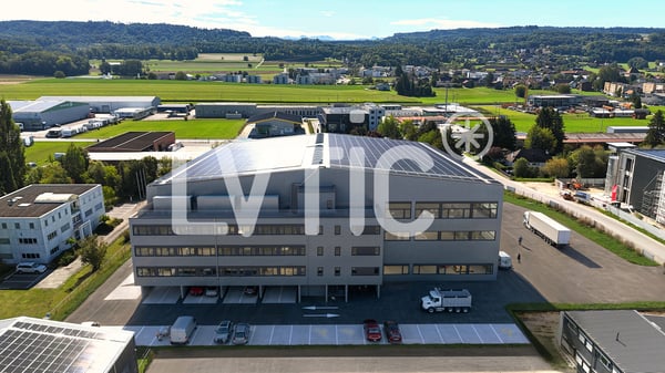 Halle industrielle, bureaux de 9760 m2 divisibles à louer à Domdidier 3