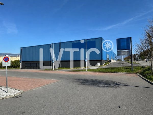 Locaux, showrooms, dépôts de 1165 m2 à louer à Yverdon 10