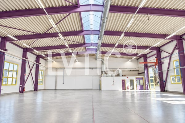 Atelier, dépôt, bureaux de 636 m2 à louer à Romont 3