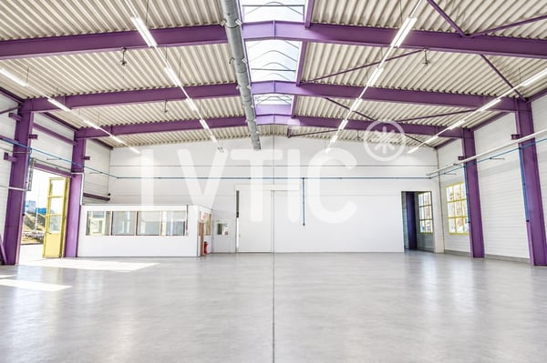 Atelier, dépôt, bureaux de 636 m2 à louer à Romont 5