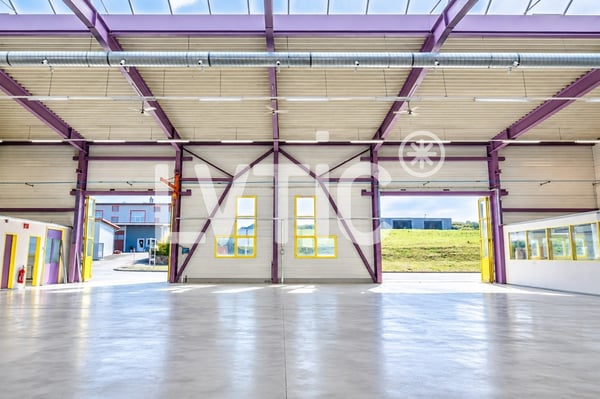 Atelier, dépôt, bureaux de 636 m2 à louer à Romont 2