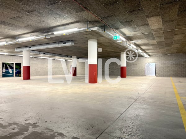 Dépôt de 620 m2 à louer à Bex 6