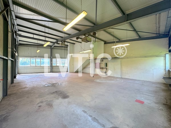 Petit bâtiment indépendant, atelier de 286 m2 à louer à Domdidier 2
