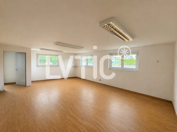 Petit bâtiment indépendant, atelier de 286 m2 à louer à Domdidier 5