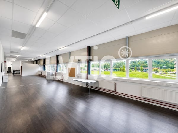Bâtiment industriel de 2295 m2 sur parcelle 6370 m2 à vendre à Yverdon 10