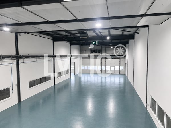 Bâtiment industriel de 2295 m2 sur parcelle 6370 m2 à vendre à Yverdon 9