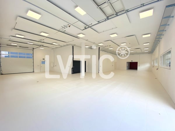 Bâtiment industriel, ateliers, bureaux de 2113 m2 à vendre à Collombey 3