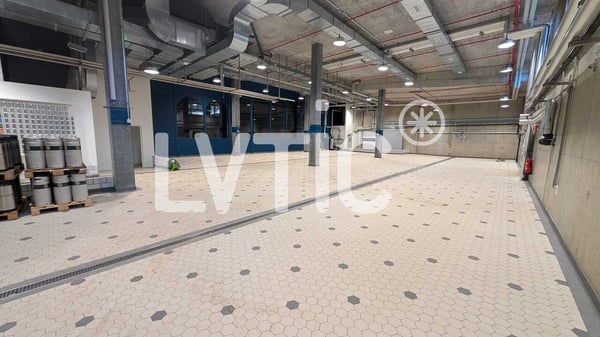 Dépôt, atelier, laboratoire de 800 m2 à louer à Bussigny 2